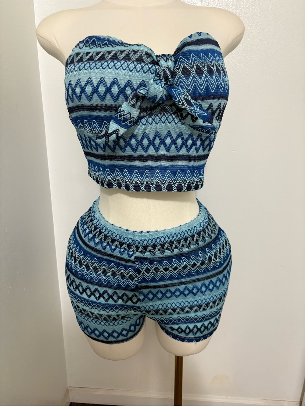Blue Geometric Strapless Tie-Front Crop Top & Matching Shorts Set NWOT Large